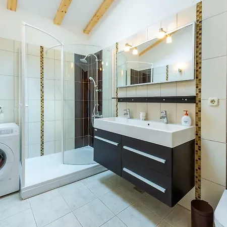 Mia * تريستينو